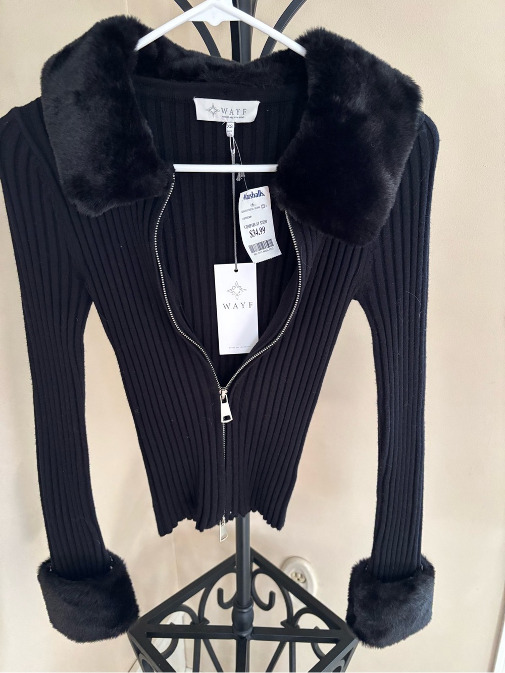 WAYF Women's Sweater XS
Ribbed Knit Full Zip Black Detachable Faux Fur NWT